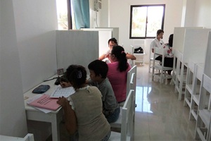 B&Dのマンツーマンレッスン風景。一人ひとりに合わせたカリキュラムで効率よく学べます。