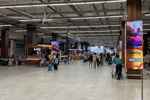 セブ空港国内線のレストランエリア。親子留学やシニア世代も安心の綺麗な施設。