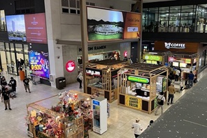 セブ・マクタン空港ターミナル1の飲食店エリア。ドゥマゲテへの国内線待ちも快適な治安の良い環境。