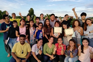 卒業式の感動の瞬間。ドゥマゲテ留学で培った仲間と講師との絆