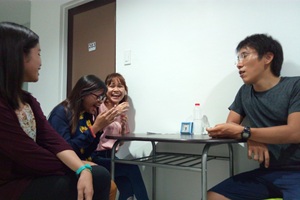 フィリピン人講師と生徒の交流が魅力。マンツーマンレッスン以外も充実した学習環境