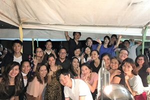 B&D English School周年記念の全員集合写真