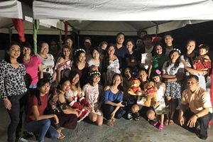 B&Dの屋上で開催されたクリスマスパーティーの集合写真