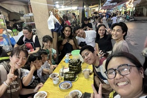 大人数での外食も楽しい。フィリピン留学の夜