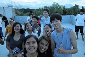 苦楽を共にした仲良しグループでの卒業写真