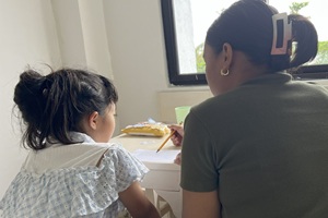 フィリピン親子留学での子供向けマンツーマンレッスン。ドゥマゲテの安心できる環境で楽しく英語学習