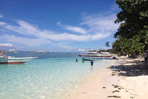 ボホール島アロナビーチの絶景。フィリピン留学やドゥマゲテ留学（ドゥマゲッティ）中の遠出に人気で、チョコレートヒルズやターシャ観光も楽しめるおすすめスポット。