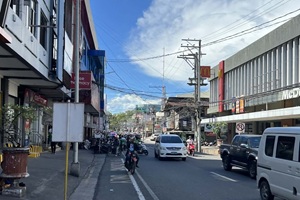 ドゥマゲテ中心地のダウンタウン。フィリピン留学やドゥマゲテ留学（ドゥマゲッティ）中に楽しめるローカルグルメと街歩きスポット。