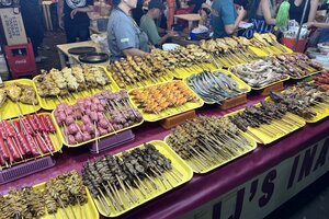 ドゥマゲテ観光の醍醐味。ブグラサンフェスティバルで味わえるローカルフードの屋台