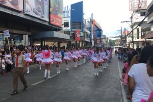 フィリピン留学のハイライト。ドゥマゲテ（ドゥマゲッティ）で開催されるブグラサンフェスティバルの華やかなパレード