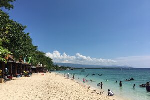 モアルボアルの美しい海。フィリピン留学中の週末観光の選択肢が広いドゥマゲテ