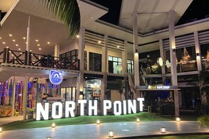 人気の商業エリア。治安の良いドゥマゲテでのカフェ巡りに最適