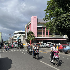 穏やかで安全なドゥマゲッティ（ドゥマゲテ）ダウンタウンの街並み