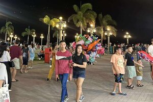 治安が良いドゥマゲテの夜を楽しむ。リサール・ボリバードで行われるフィエスタのイベント