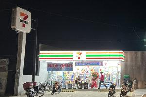 トライシクル5分のコンビニ。フィリピン留学生活をサポートするドゥマゲテ校周辺の利便性