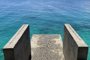 シキホール島の高い飛び込み台。ドゥマゲテ近郊観光で勇気を試すアクティビティ