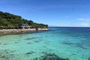 シキホール島の美しい海。フィリピン留学中の週末観光に最適な癒やしの島