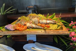 スミロン島での豪華ランチ。フィリピン留学中の週末観光を彩るグルメ体験