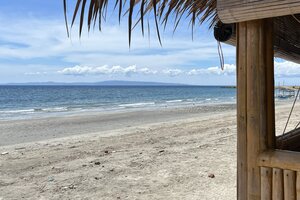 学校から徒歩10分の海。放課後に気軽にリフレッシュできるドゥマゲテの環境