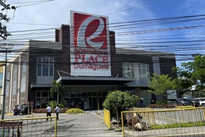 ロビンソンズモールの外観。フィリピン留学やドゥマゲテ留学（ドゥマゲッティ）中に便利な大型ショッピングモールで、映画館やユニクロも揃う人気スポット。