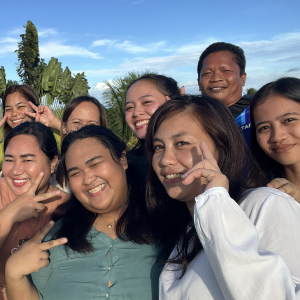 仲が良くアットホームなB&D English Schoolのフィリピン人スタッフ・講師陣