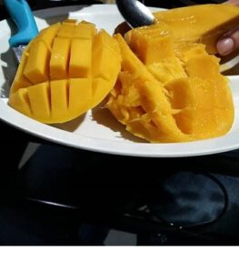 ドゥマゲテで味わう美味しいマンゴーの写真、留学中の食体験