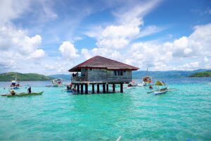 バイスのホワイトサンドバーで干潮前の美しい砂洲、フィリピン留学の観光例