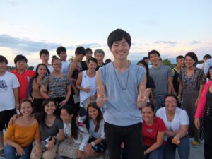 集合写真で前に飛び出してしまったユーモラスな一枚、ドゥマゲテ留学の思い出