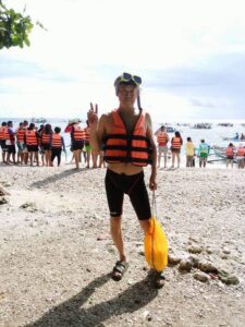 アポ島のビーチでの風景写真、ドゥマゲテ留学の海の魅力