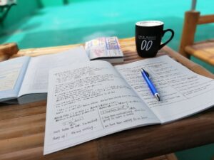 屋上で自習する様子、ドゥマゲテ留学の学習環境