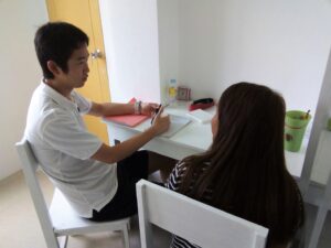 マンツーマンレッスンの授業風景、オールマンツーマンレッスンの実例（ドゥマゲテ留学）