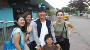 空港でのお別れの瞬間、フィリピン留学の締めくくりの一枚