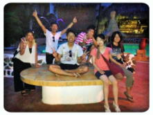 ビーチリゾートでのグループ写真、ドゥマゲテ留学の週末旅行