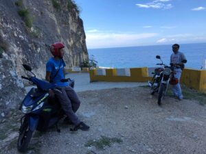 Fumiyaさんがフィリピン留学中にオーナーとセブまでバイクツーリングした写真。ドゥマゲテ留学の自由な体験