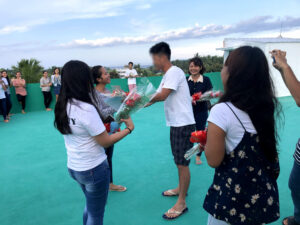 Koheiさんがフィリピン留学中に参加した友人の卒業式の写真。アットホームな学校の雰囲気