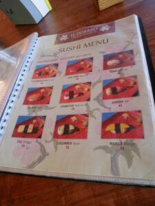 ナリさんがフィリピン留学中にマンゴー寿司を題材に英語学習をしたときの写真。ドゥマゲテ留学ならではのユニークな授業体験