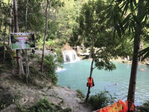 トミーさんがフィリピン留学中に訪れたシキホール島のターザンジャンプができる湖。アクティビティが楽しめる人気スポット